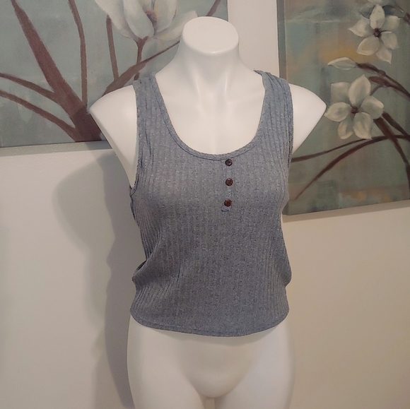 Olivia Rae Tops - Olivia Rae gently worn cropped tank top